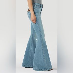 Wrangler Retro High Rise Trumpet Flare Jean